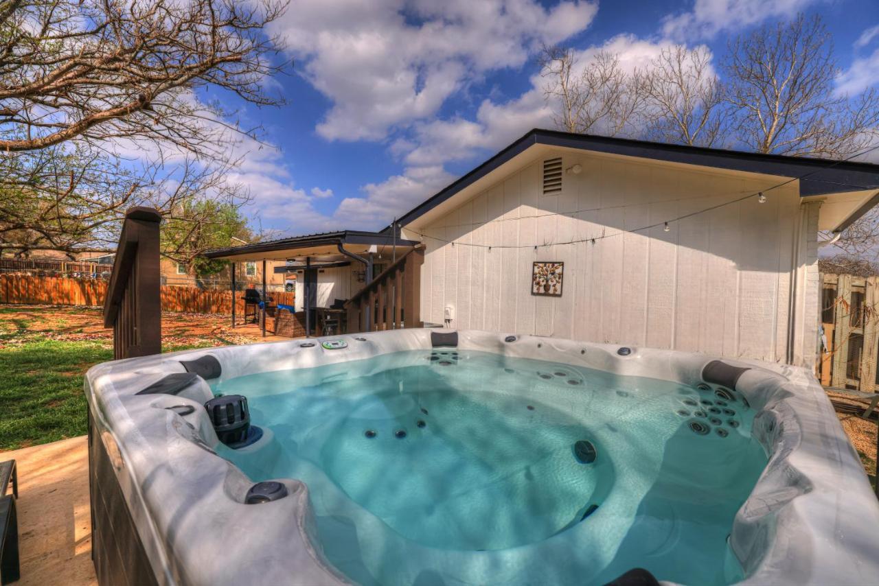 Вилла Bayer Guest Haus-Hot Tub And Fire Pit Фредериксберг Экстерьер фото